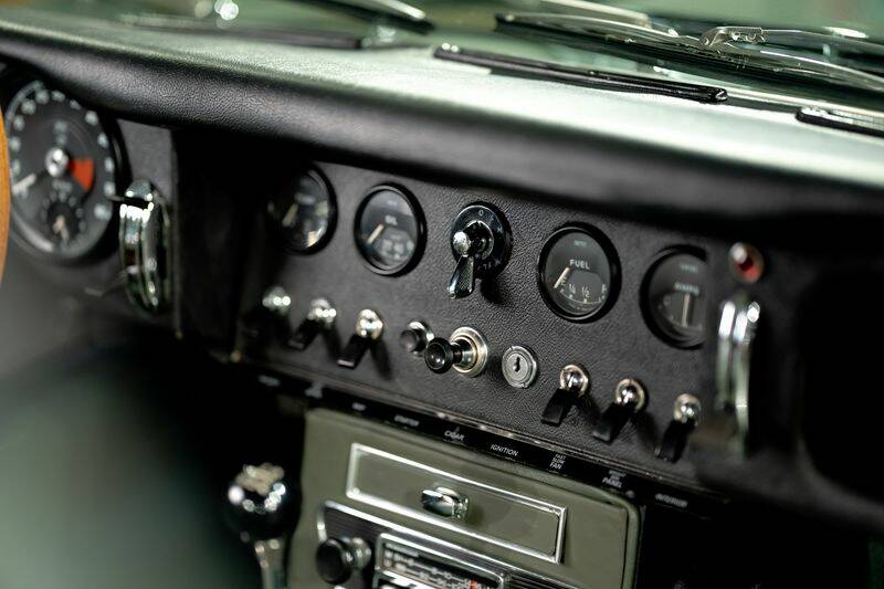 Image 10/50 de Jaguar Type E 4.2 (1966)