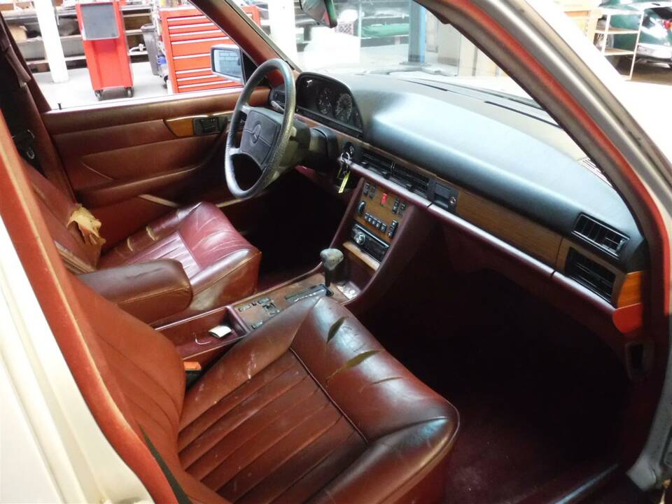 Image 24/31 de Mercedes-Benz 420 SEL (1986)