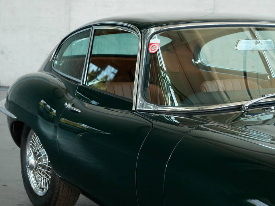 Image 24/50 de Jaguar E-Type (1970)