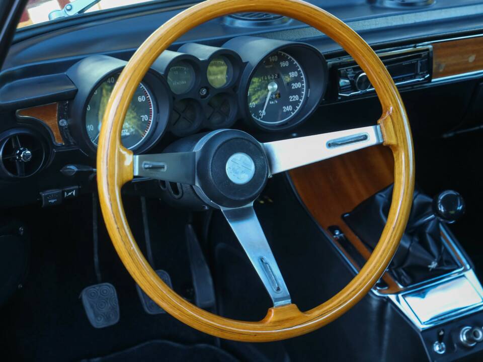 Imagen 42/50 de Alfa Romeo 2000 GT Veloce (1972)