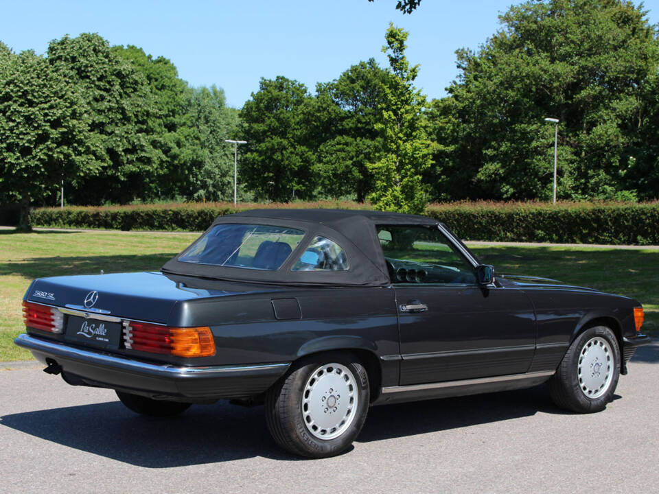 Image 13/23 of Mercedes-Benz 560 SL (1987)