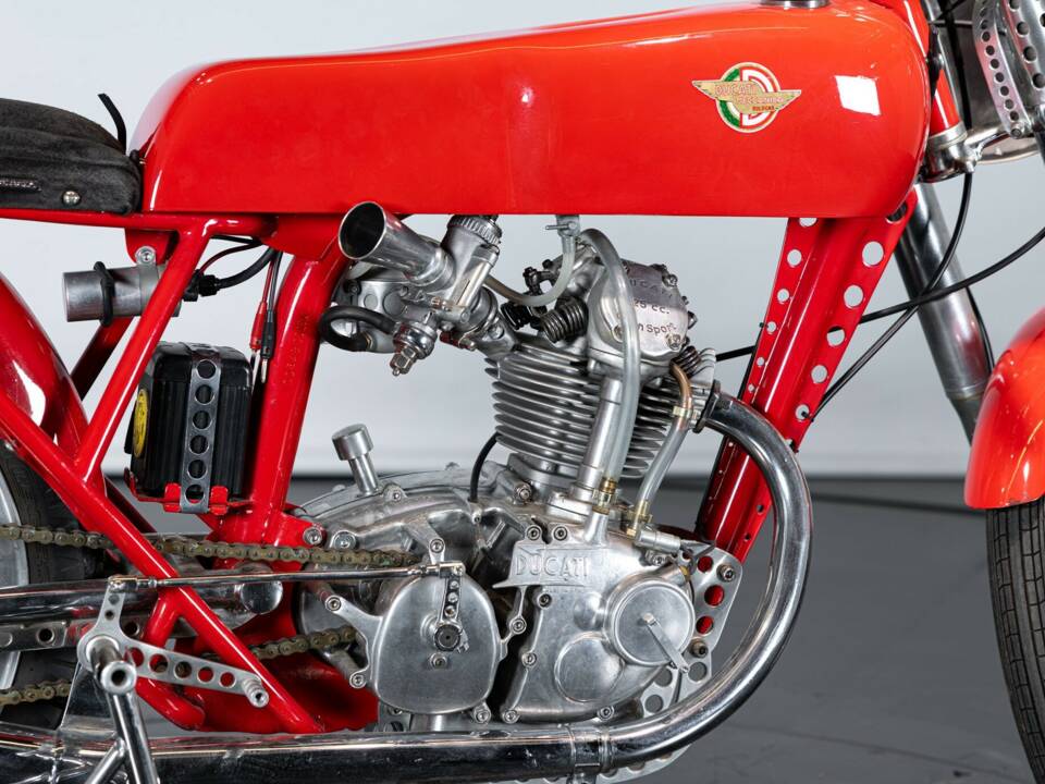 Image 18/34 of Ducati 125 Sport (1957)