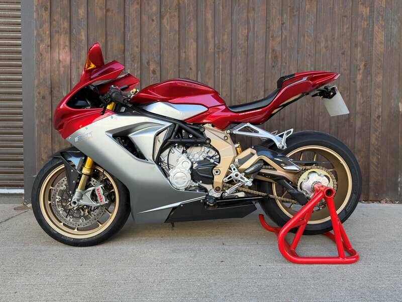 Bild 2/45 von MV Agusta F3 675 Serie Oro (2012)