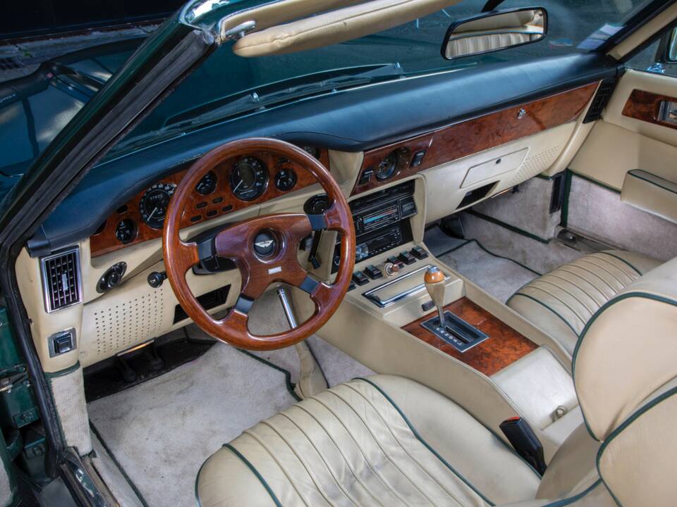 Image 13/20 of Aston Martin V8 (1981)
