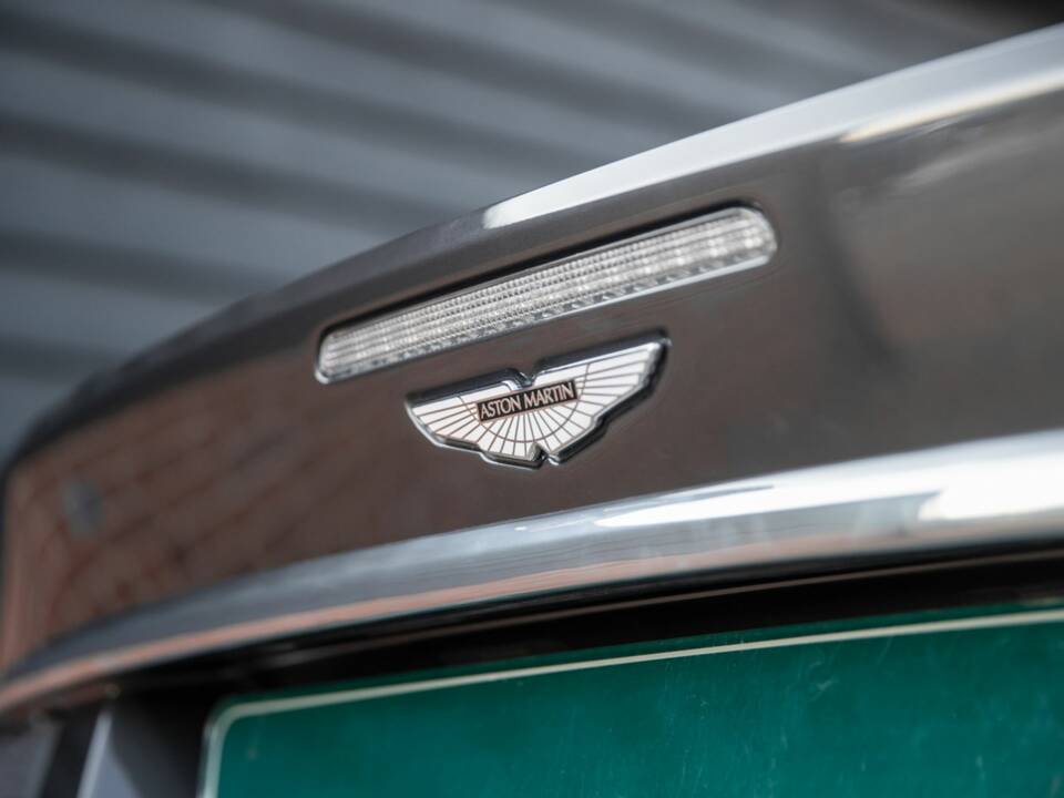Image 30/50 of Aston Martin DBS (2011)