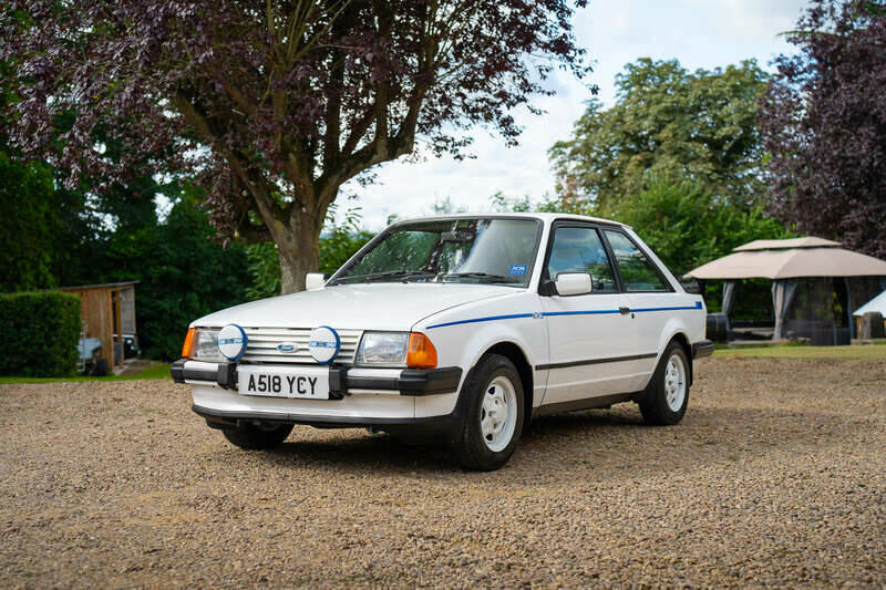 Image 8/50 of Ford Escort XR3i (1983)