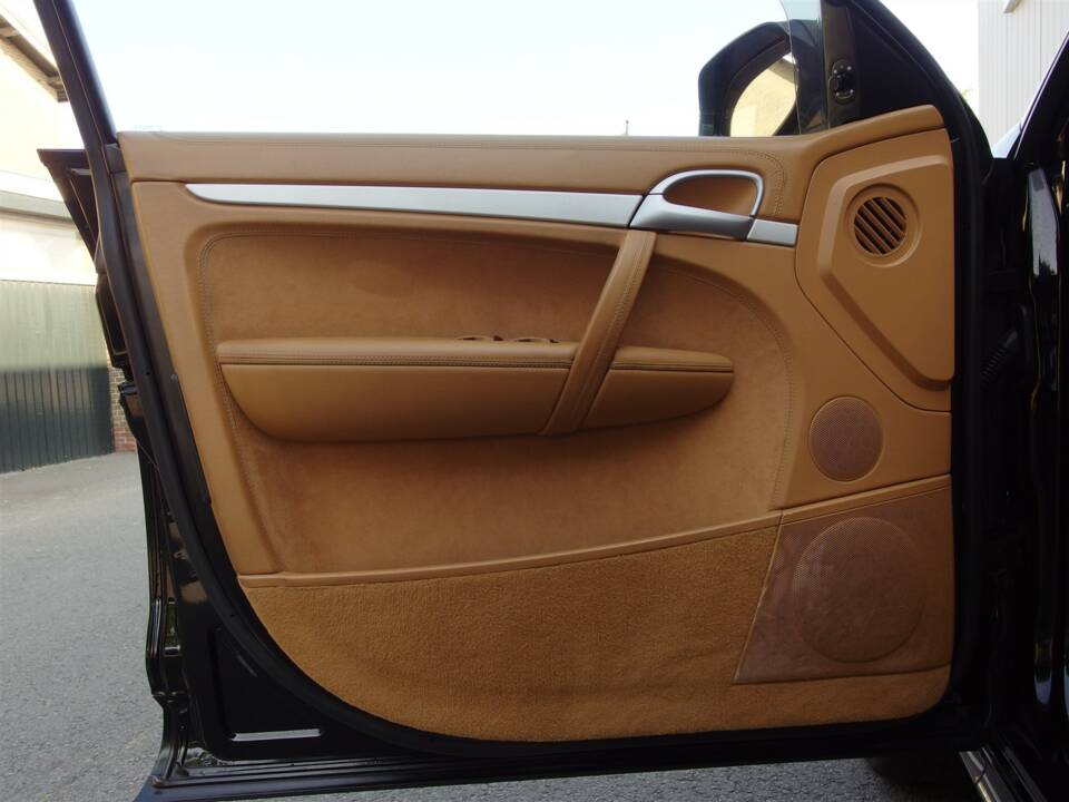 Image 41/98 of Porsche Cayenne GTS (2008)