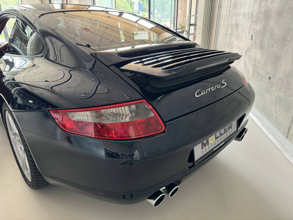 Immagine 4/29 di Porsche 911 Carrera S (2006)