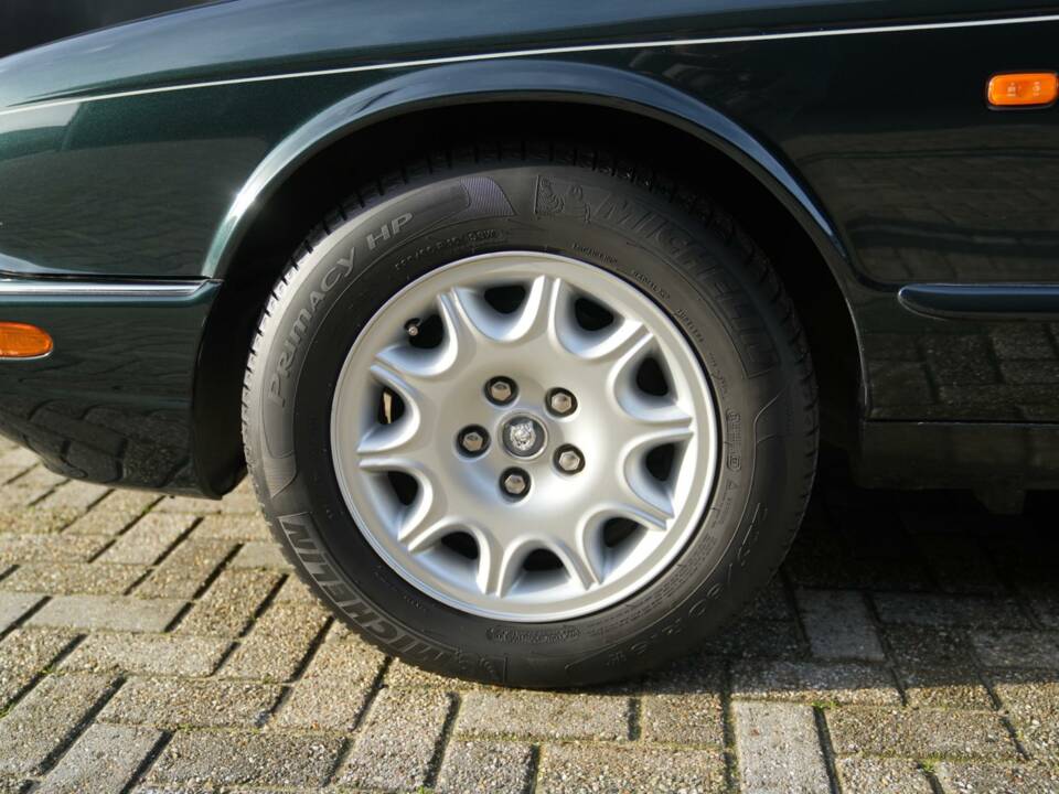 Image 8/30 of Jaguar XJ6 3.2 Sovereign (1997)
