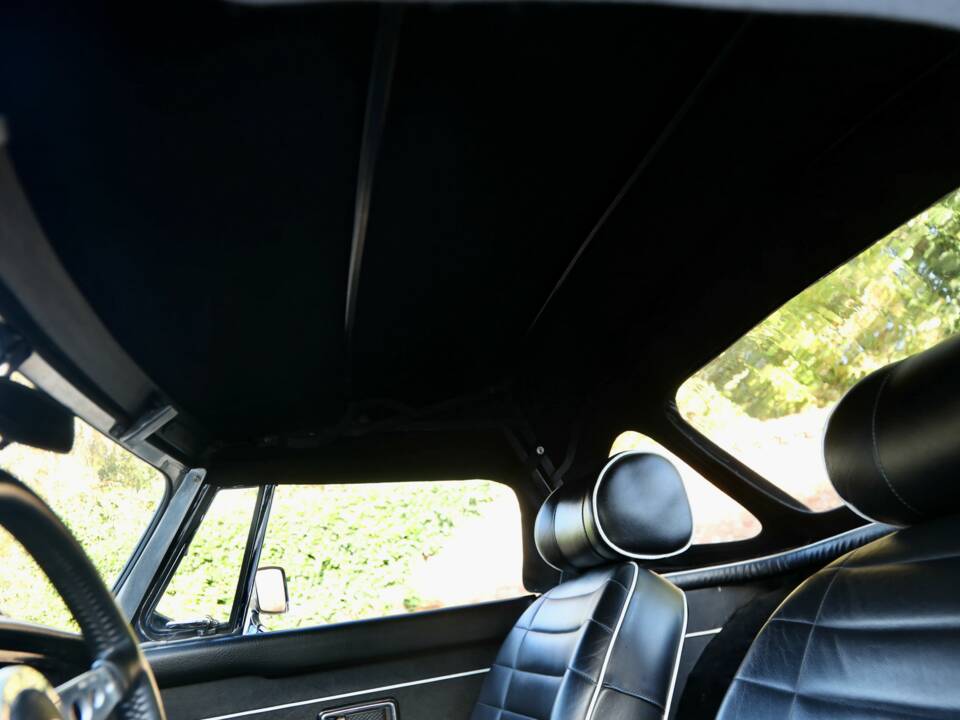 Image 21/50 of MG MGB (1974)