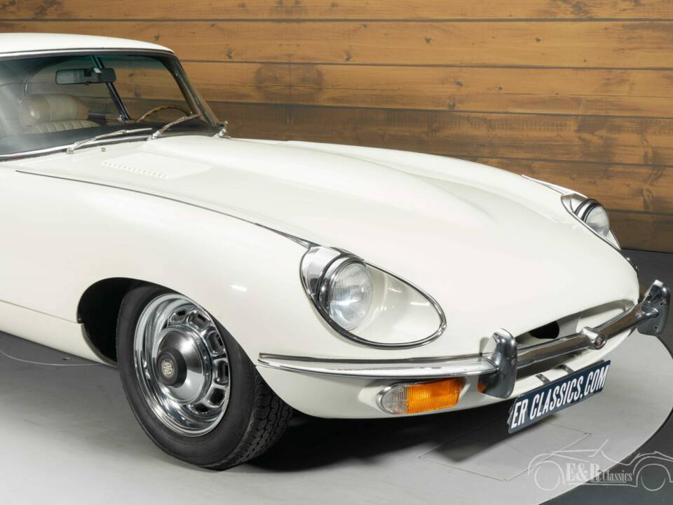 Image 3/8 of Jaguar E-Type (1969)