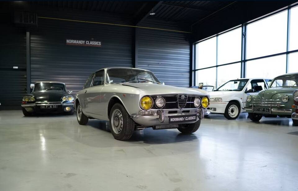 Image 1/27 of Alfa Romeo 1750 GT Veloce (1970)