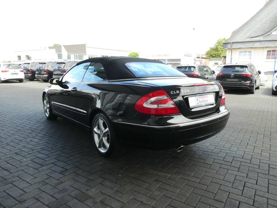 Bild 6/18 von Mercedes-Benz CLK 320 (2003)