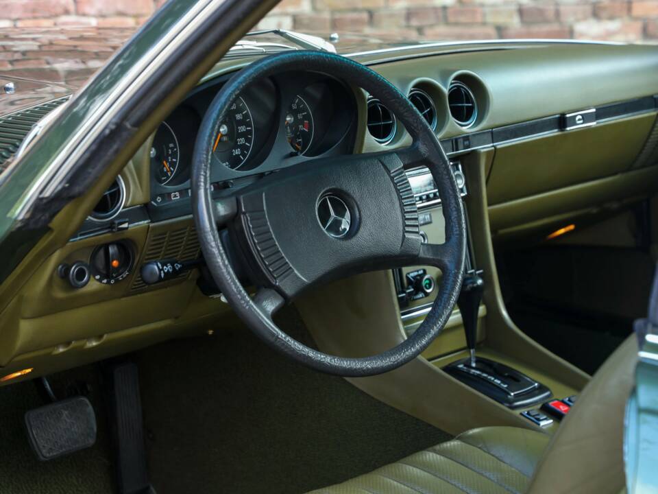 Image 3/50 de Mercedes-Benz 280 SLC (1976)