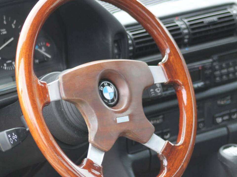 Image 7/37 of BMW 735i (1991)