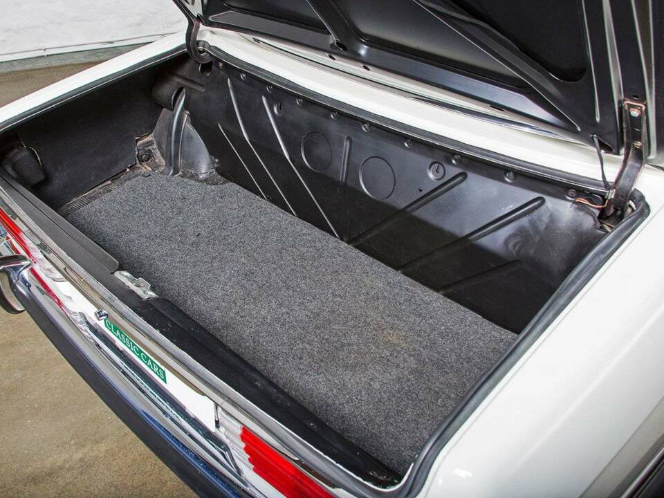 Image 29/30 of Mercedes-Benz 350 SL (1972)