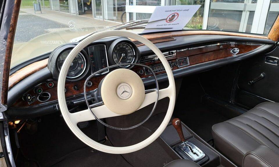 Imagen 44/52 de Mercedes-Benz 280 SE 3,5 (1970)