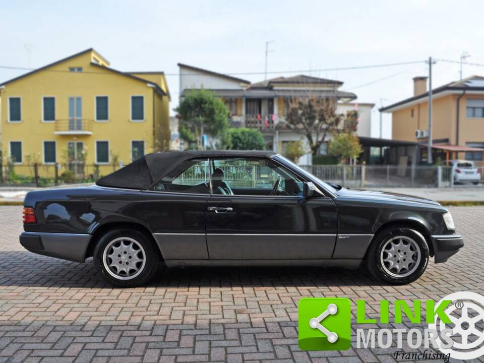 Bild 6/10 von Mercedes-Benz 300 CE-24 (1993)