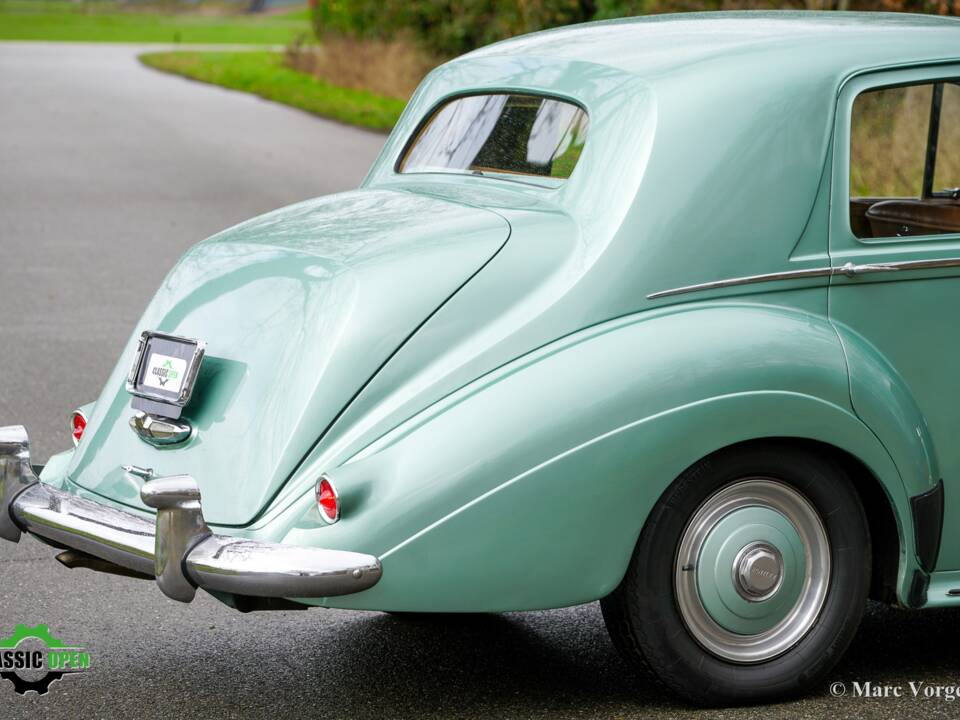 Image 37/46 of Bentley R-Type (1953)