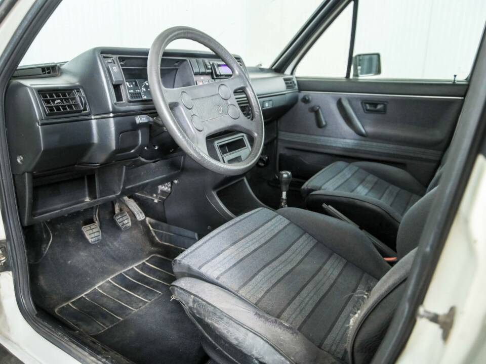 Immagine 11/46 di Volkswagen Jetta II 1.8 (1985)