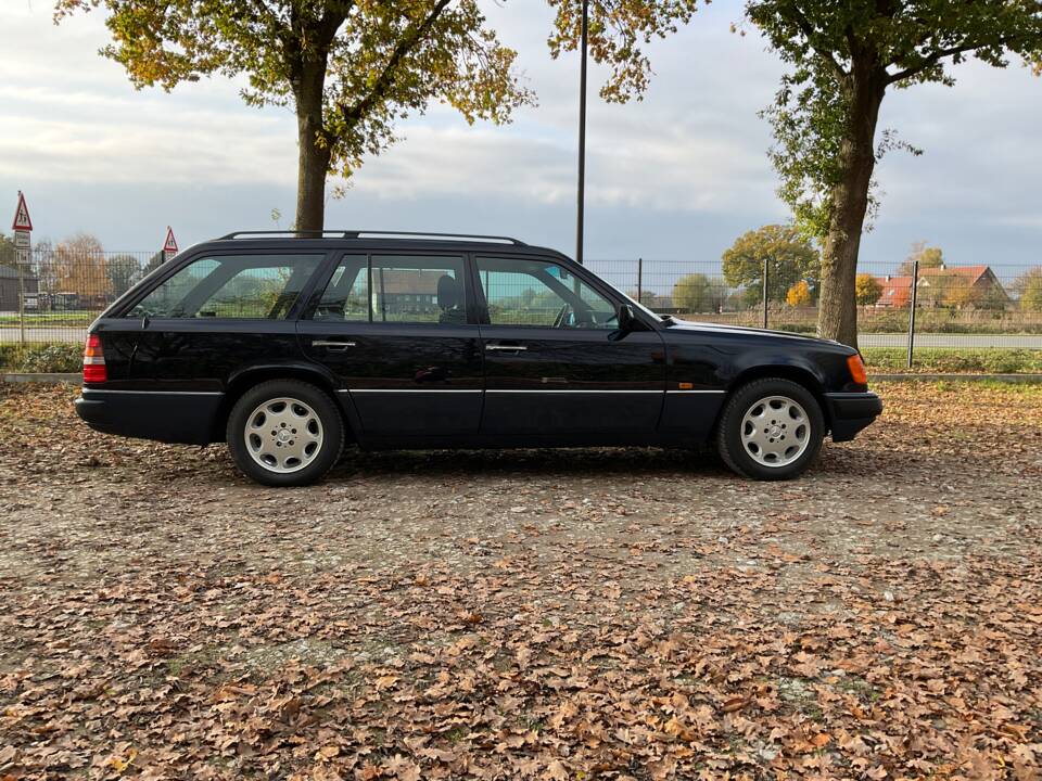 Image 14/149 of Mercedes-Benz 320 TE (1993)