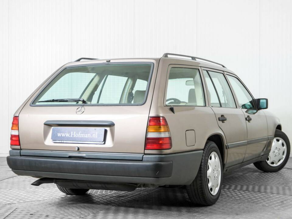 Image 41/50 of Mercedes-Benz 300 TD (1986)