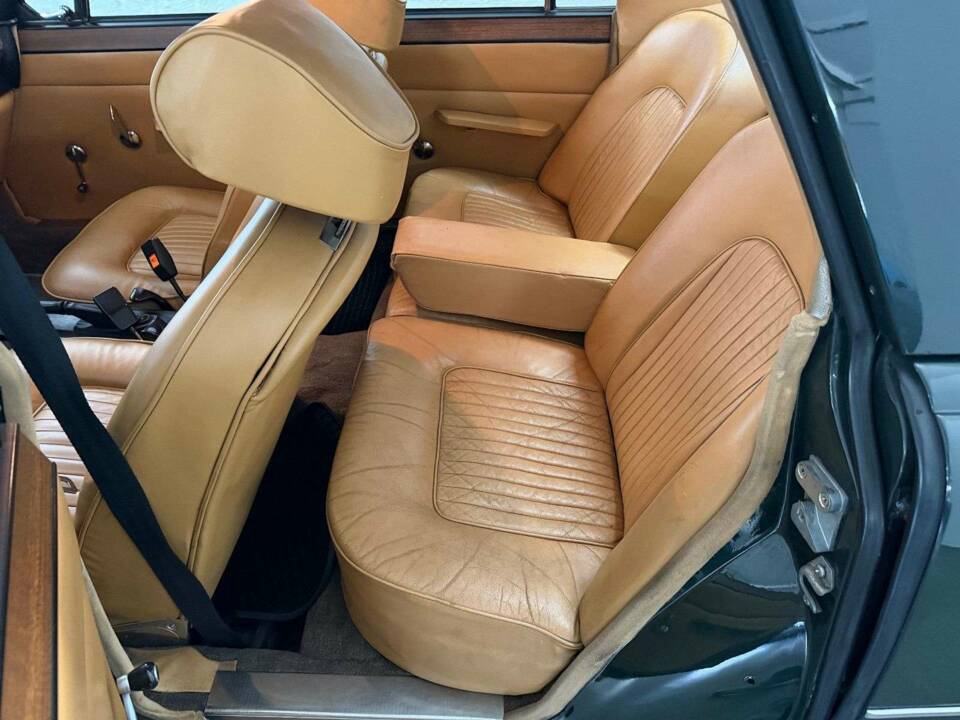 Image 15/26 of Rover 3500 (1970)