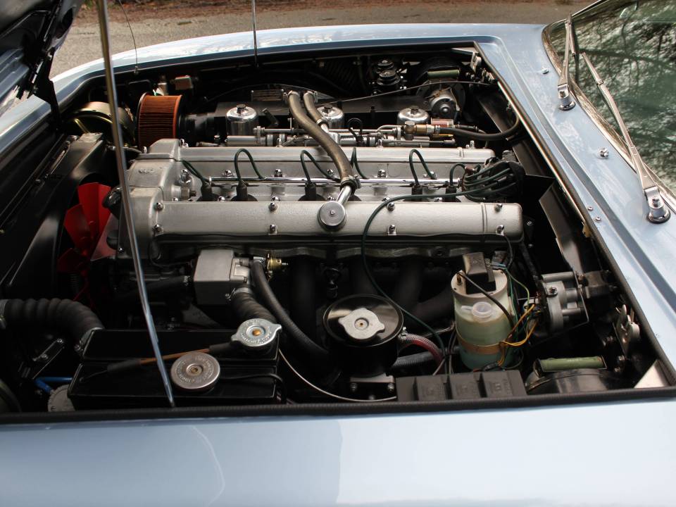 Bild 33/35 von Aston Martin DBS (1971)
