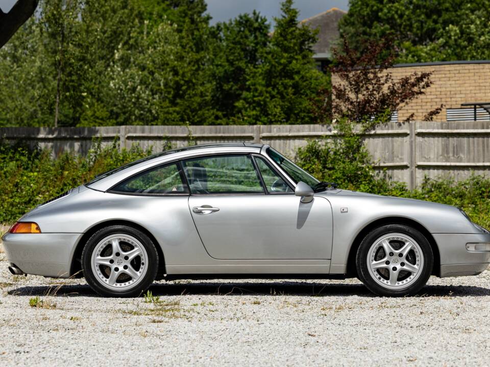 Image 2/46 de Porsche 911 Targa (1997)