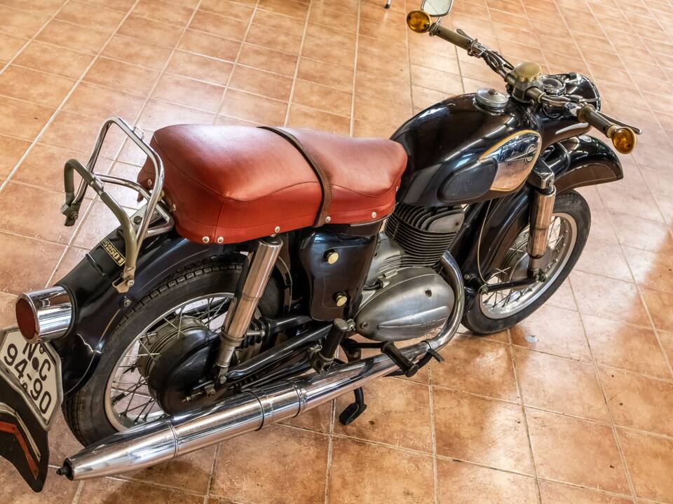 Image 3/11 de MZ ES 250/1-Superelastic (1966)