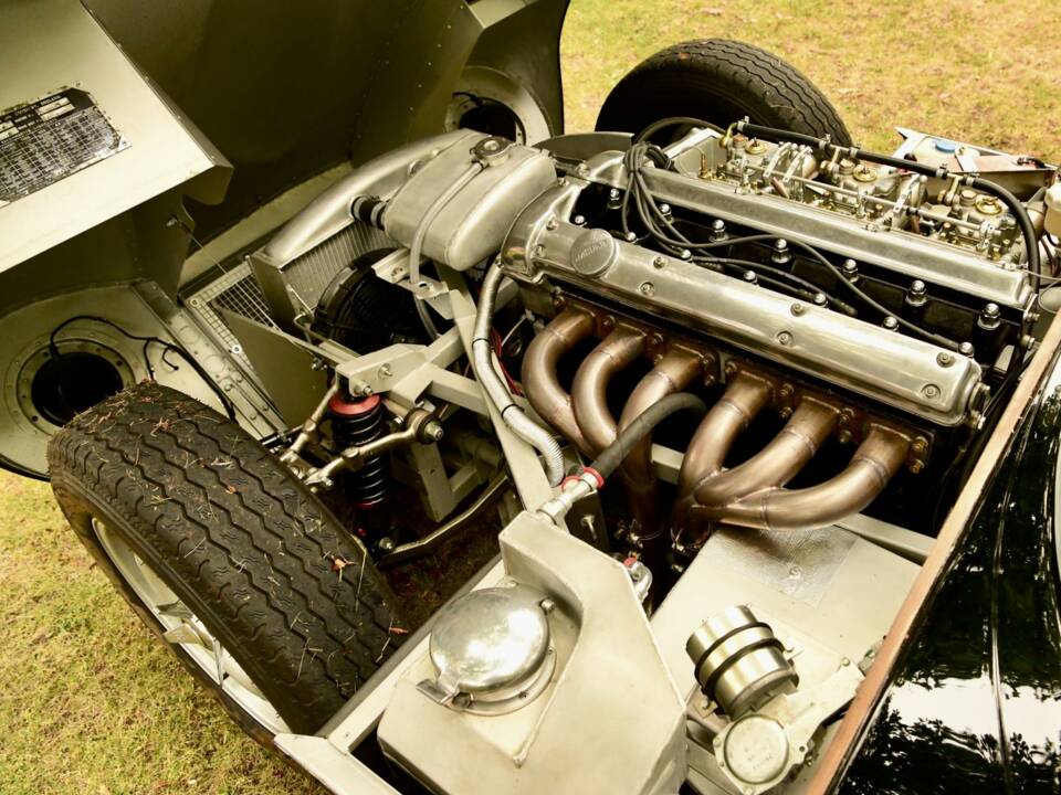 Image 41/50 of Jaguar XK-SS (1967)