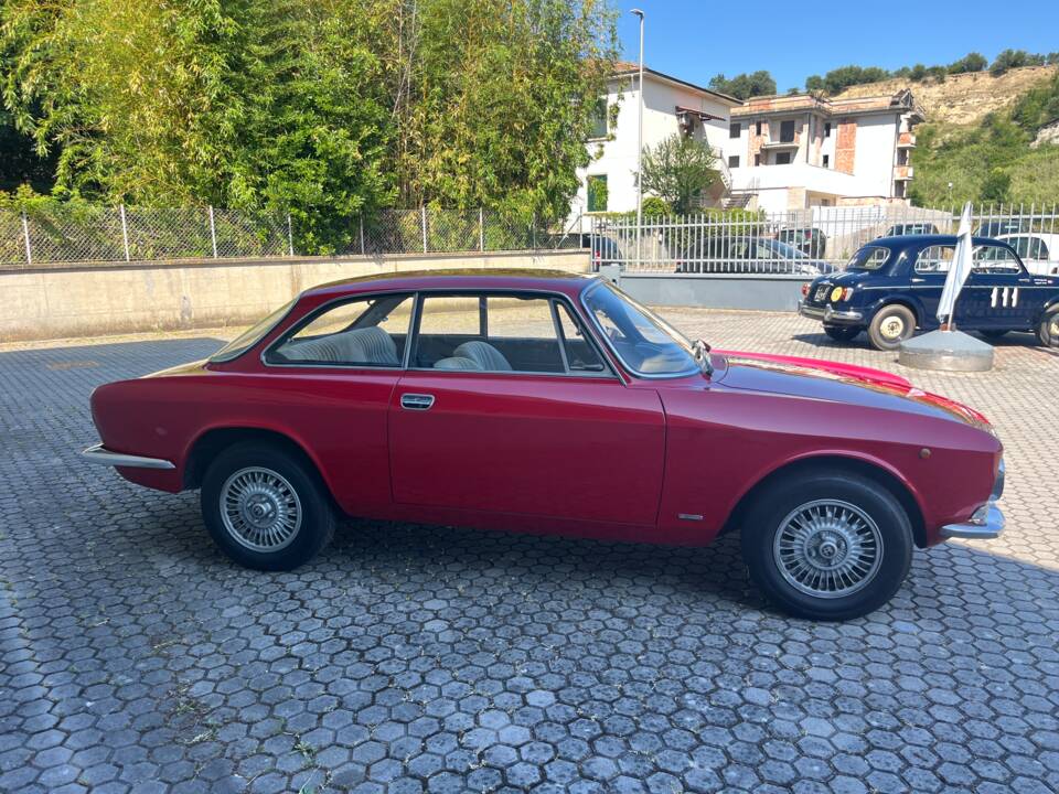 Imagen 6/18 de Alfa Romeo Giulia GT 1300 Junior (1973)