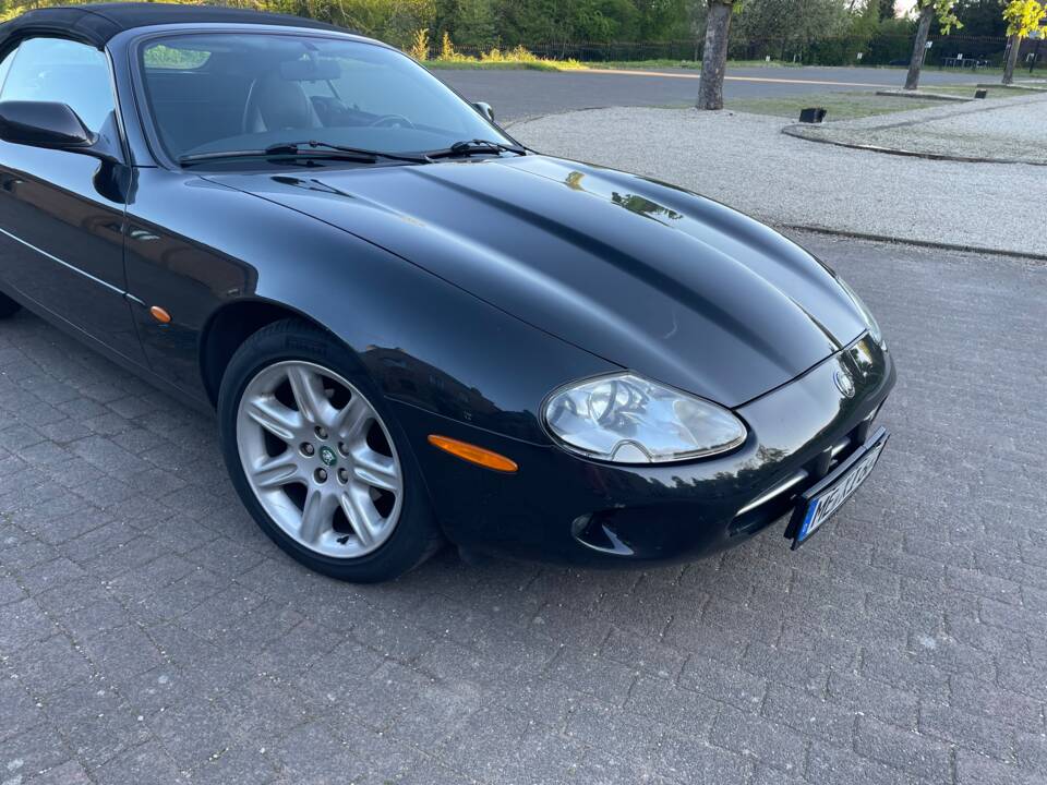 Imagen 8/46 de Jaguar XK8 4.0 (1997)