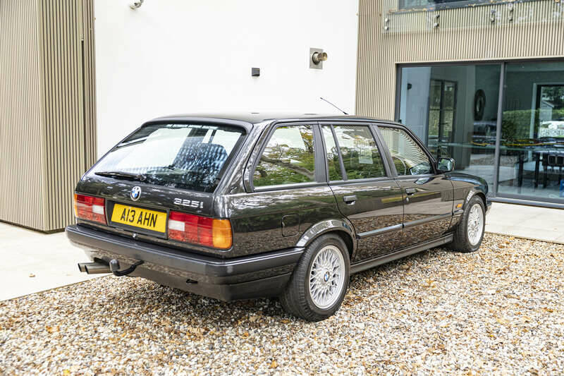 Bild 37/50 von BMW 325i Touring (1990)