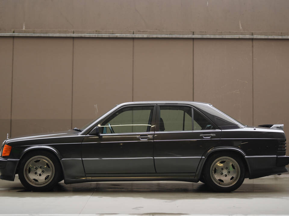 Image 2/83 of Mercedes-Benz 190 E 2.3-16 (1984)