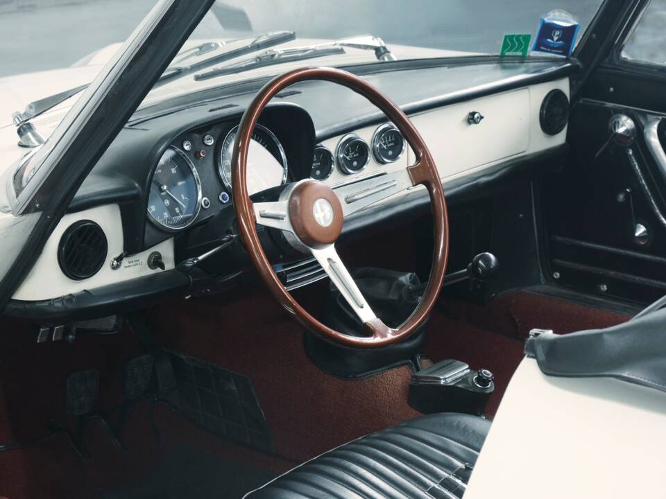 Image 33/50 of Alfa Romeo 1600 Spider Duetto (1966)