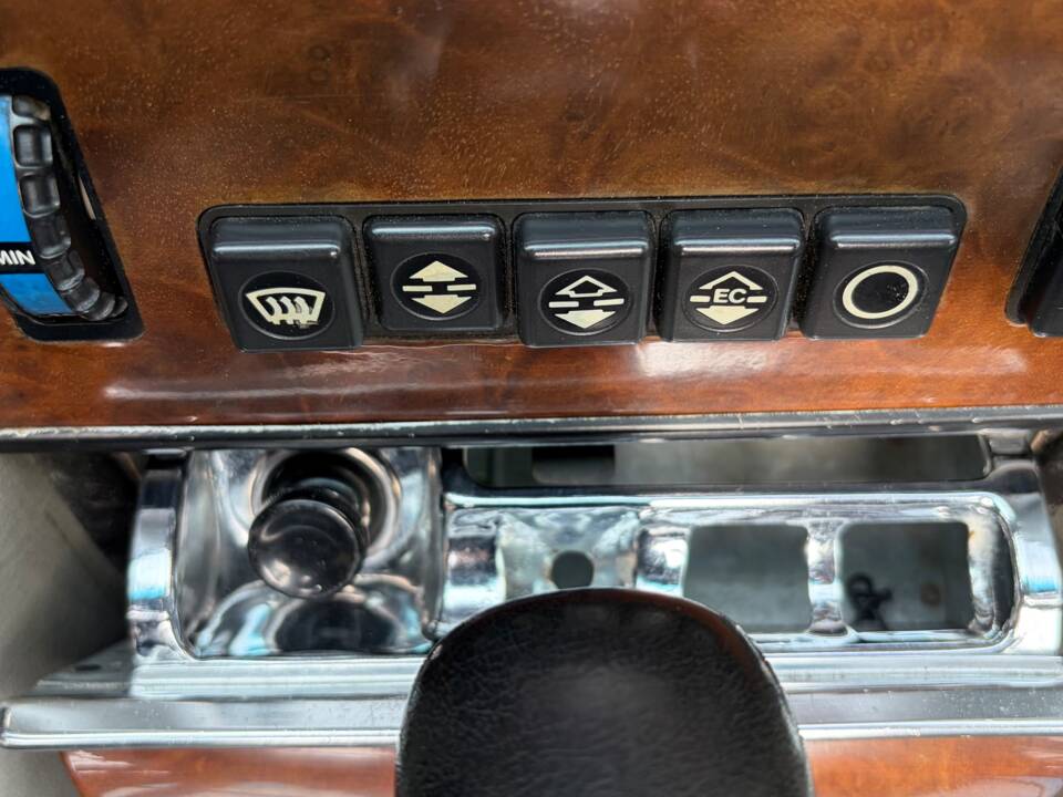 Image 88/88 of Mercedes-Benz 380 SL (1984)