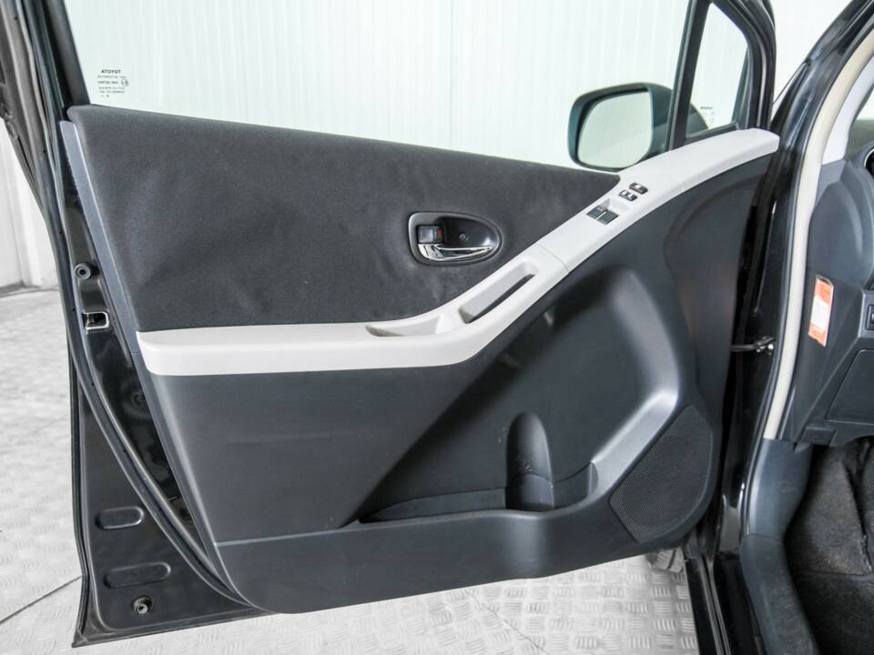 Bild 30/50 von Toyota Yaris 1.33 VVT-i (2011)