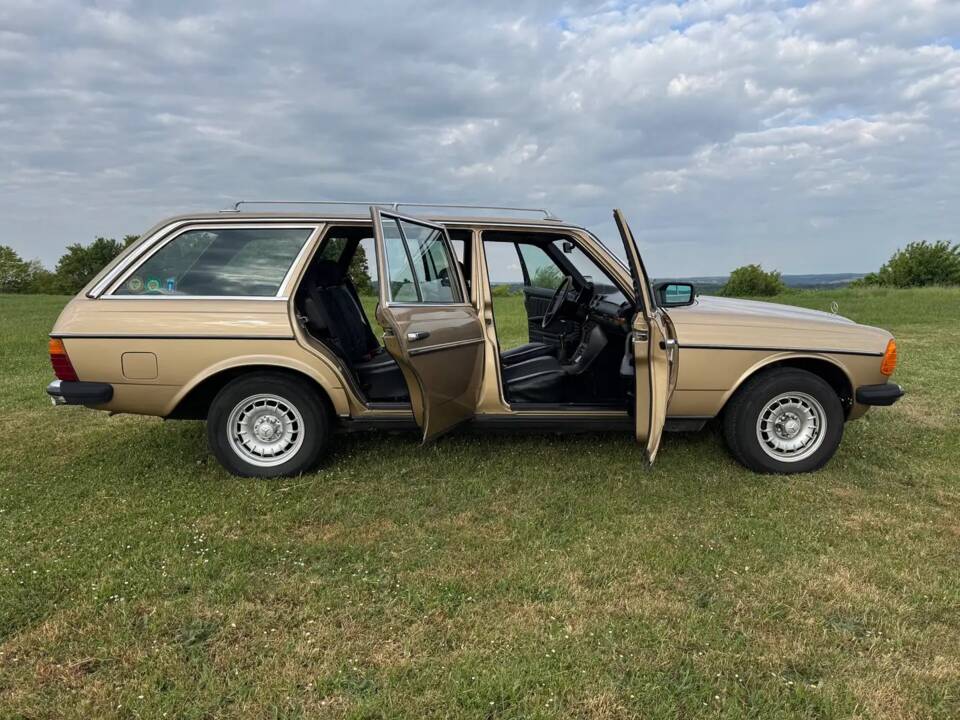 Immagine 10/13 di Mercedes-Benz 280 TE (1982)
