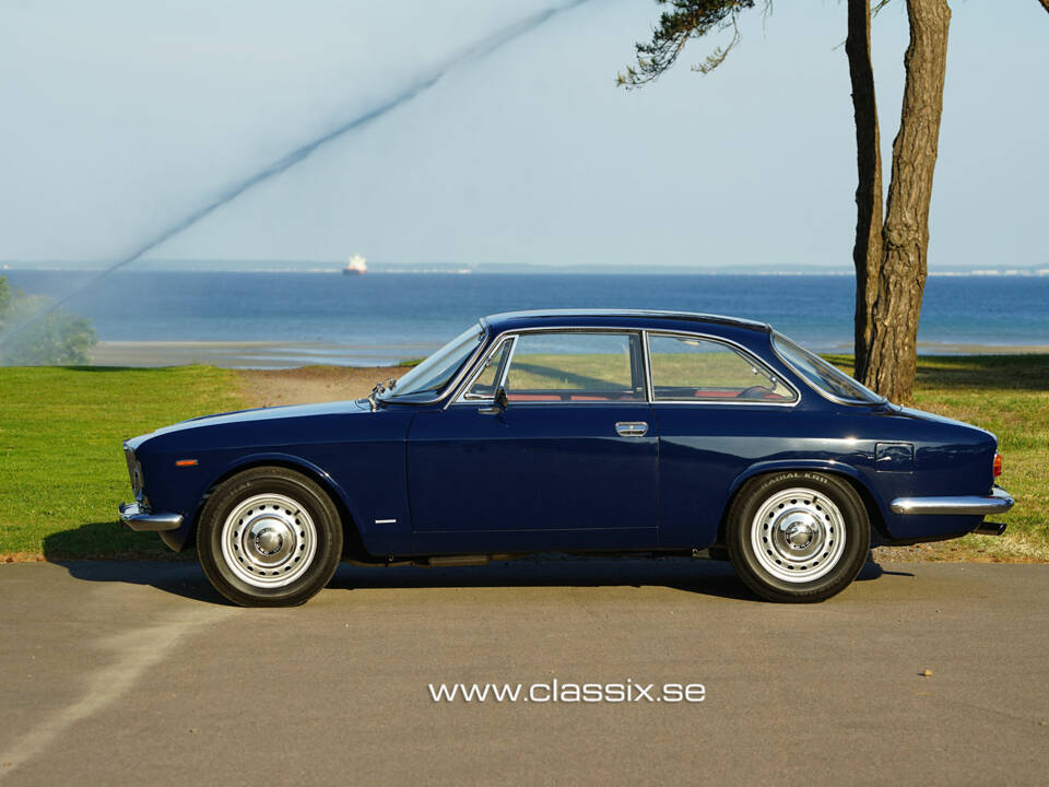 Image 12/26 de Alfa Romeo Giulia 1600 Sprint GT (1966)