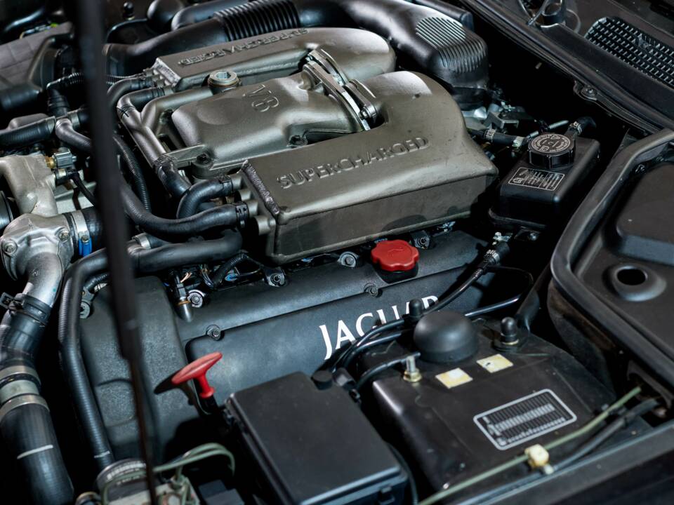 Bild 53/55 von Jaguar XKR (2000)