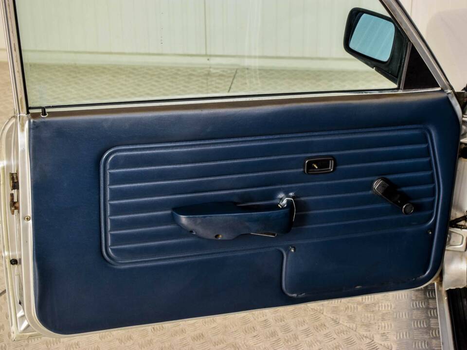 Image 49/50 of BMW 320i (1981)