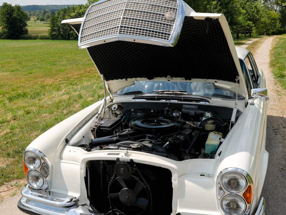 Image 11/50 of Mercedes-Benz 280 SE 3,5 (1970)