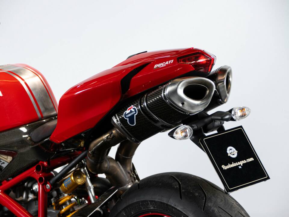Immagine 24/50 di Ducati DUMMY (2011)