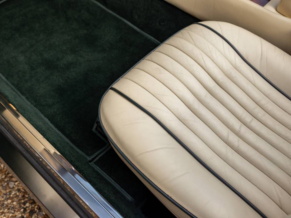 Bild 56/70 von Aston Martin V8 Vantage Volante X-Pack (1989)