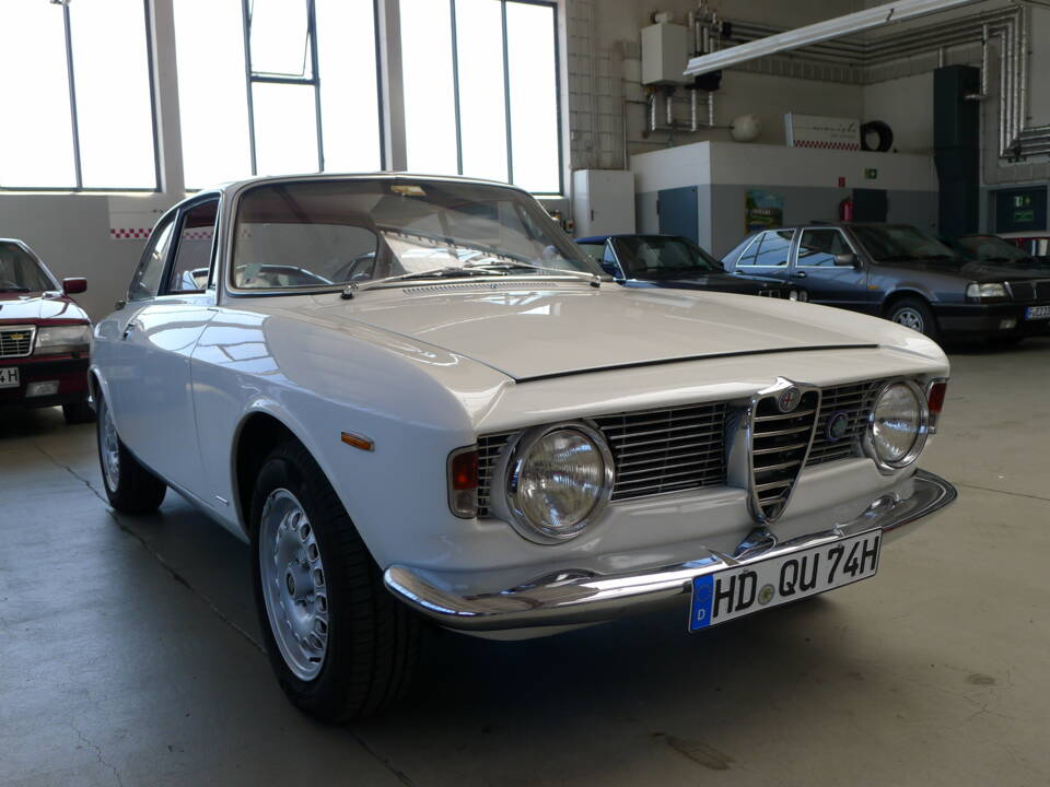 Imagen 24/40 de Alfa Romeo Giulia 1600 Sprint GT (1965)