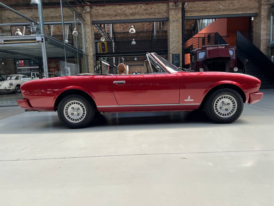 Image 7/28 of Peugeot 504 Convertible (1981)