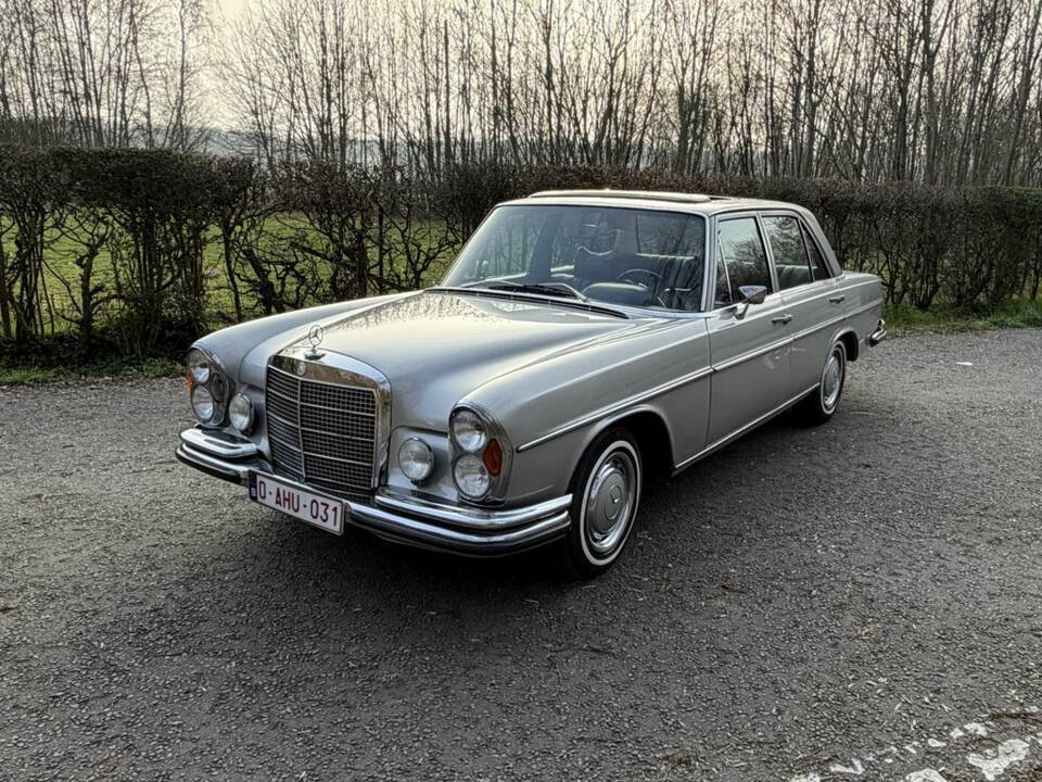 Image 6/8 de Mercedes-Benz 280 SE (1971)
