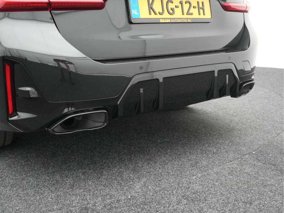 Image 35/50 of BMW 330i xDrive Touring (2025)