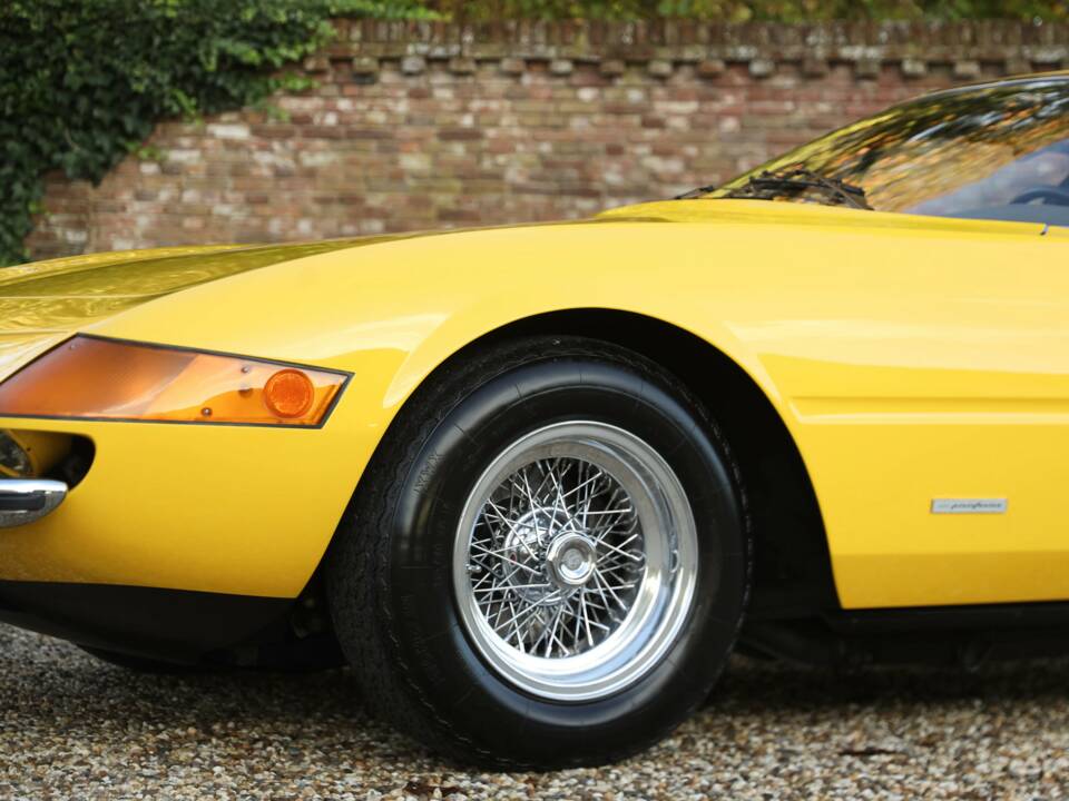 Image 38/50 of Ferrari 365 GTB/4 Daytona (1973)